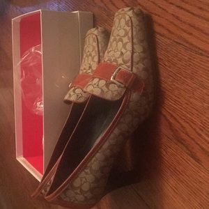 Authentic Coach pumps